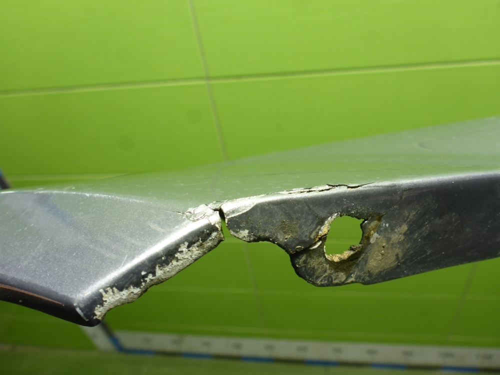 Крыло переднее правое