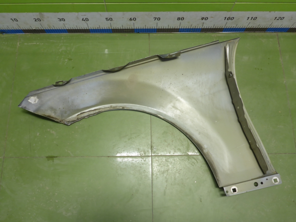 Крыло переднее правое