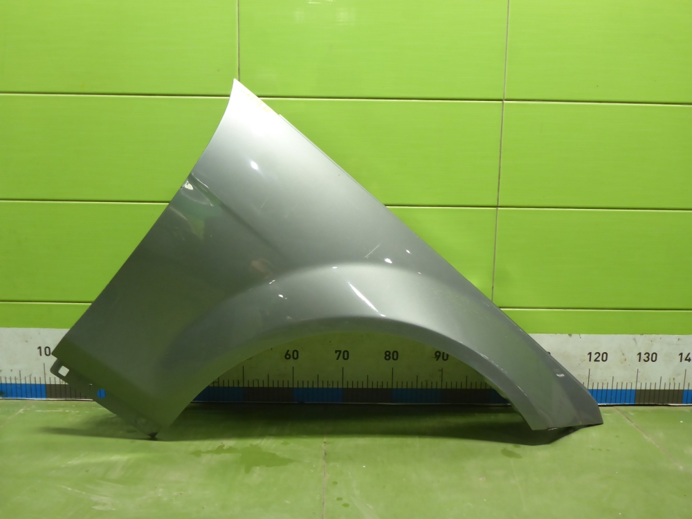 Крыло переднее правое