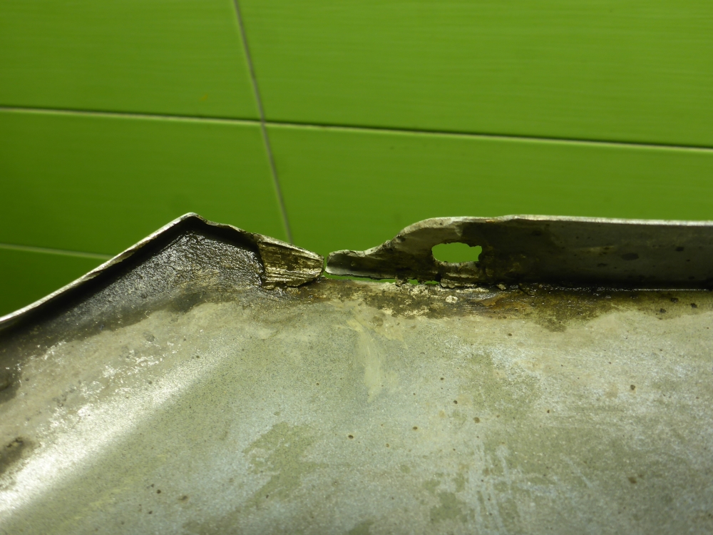 Крыло переднее правое