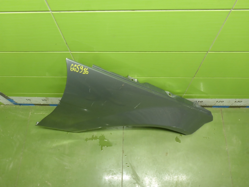 Крыло переднее правое