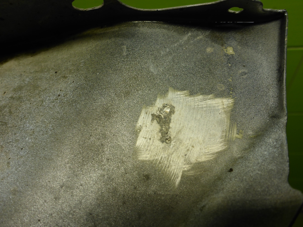 Крыло переднее правое