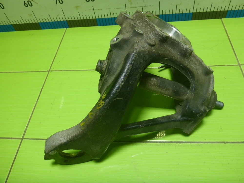 Кулак поворотный задний левый