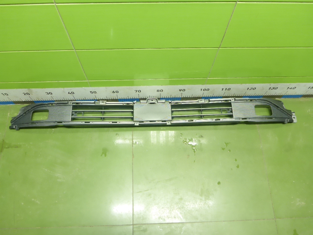 Решетка в бампер центральная