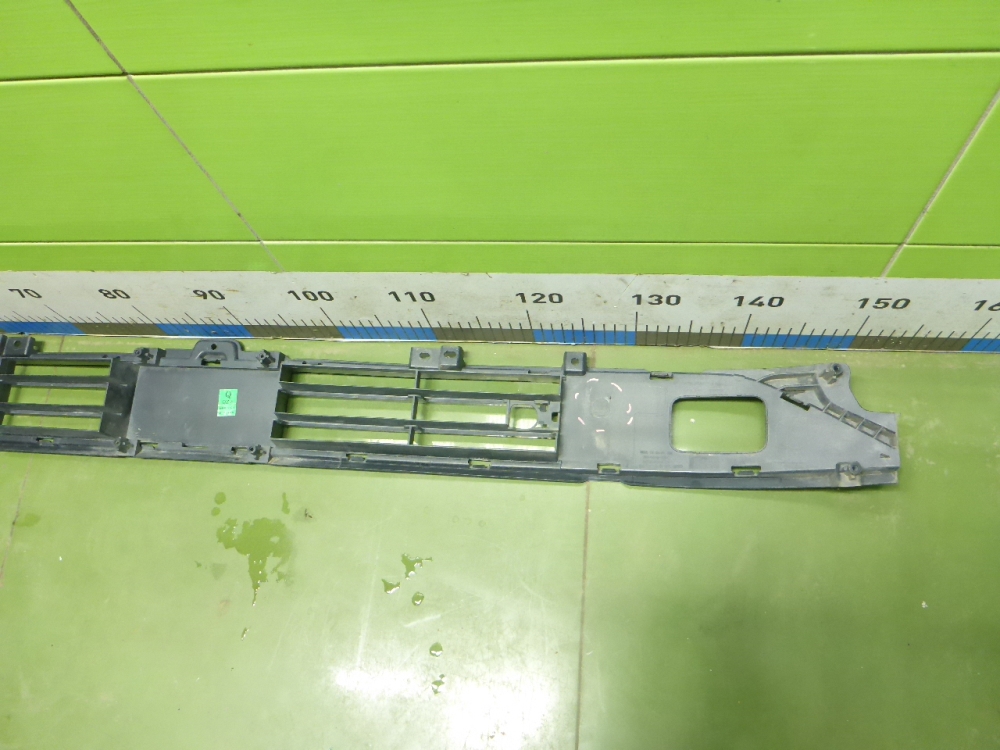 Решетка в бампер центральная