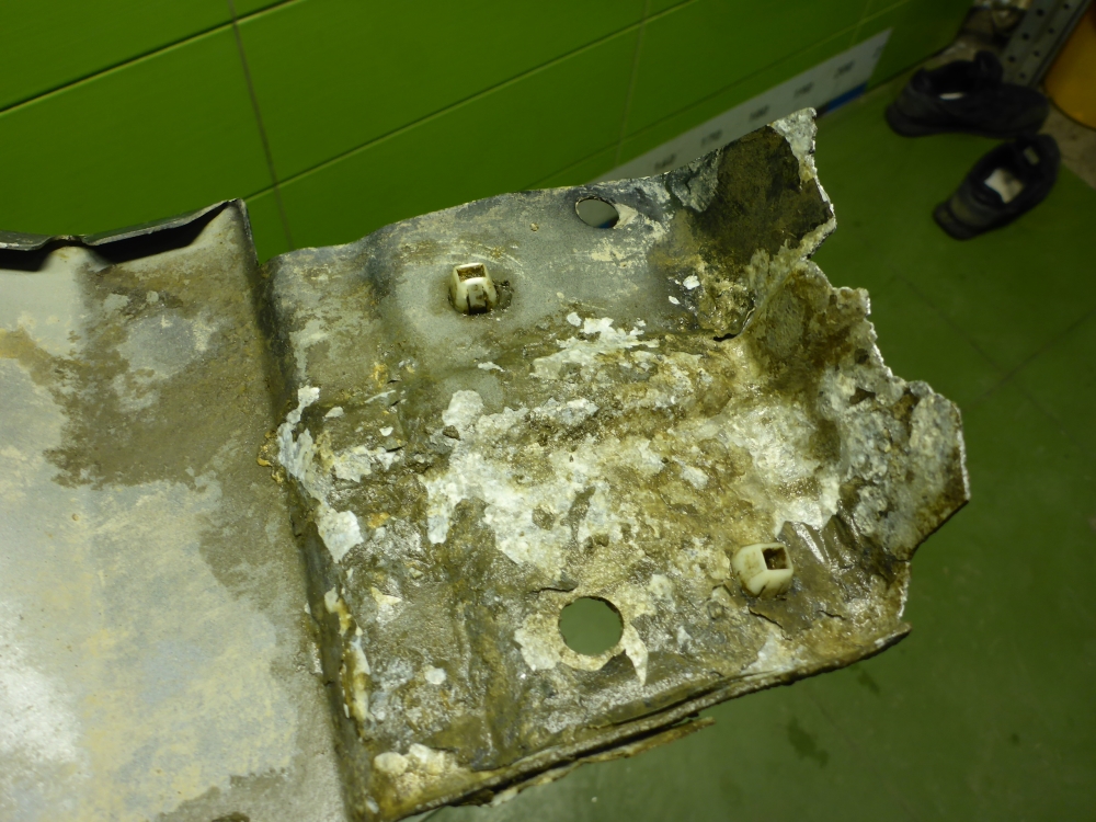 Крыло переднее правое