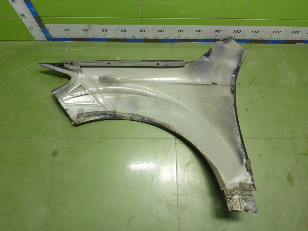 Крыло переднее правое