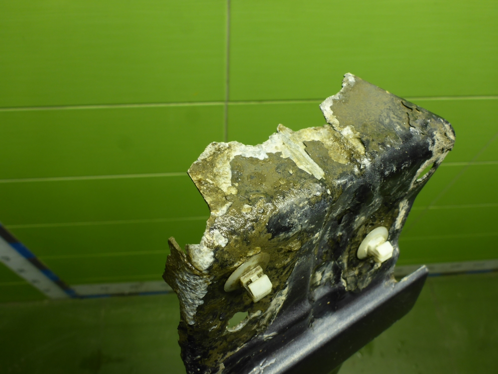 Крыло переднее правое