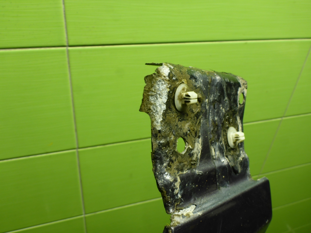 Крыло переднее правое