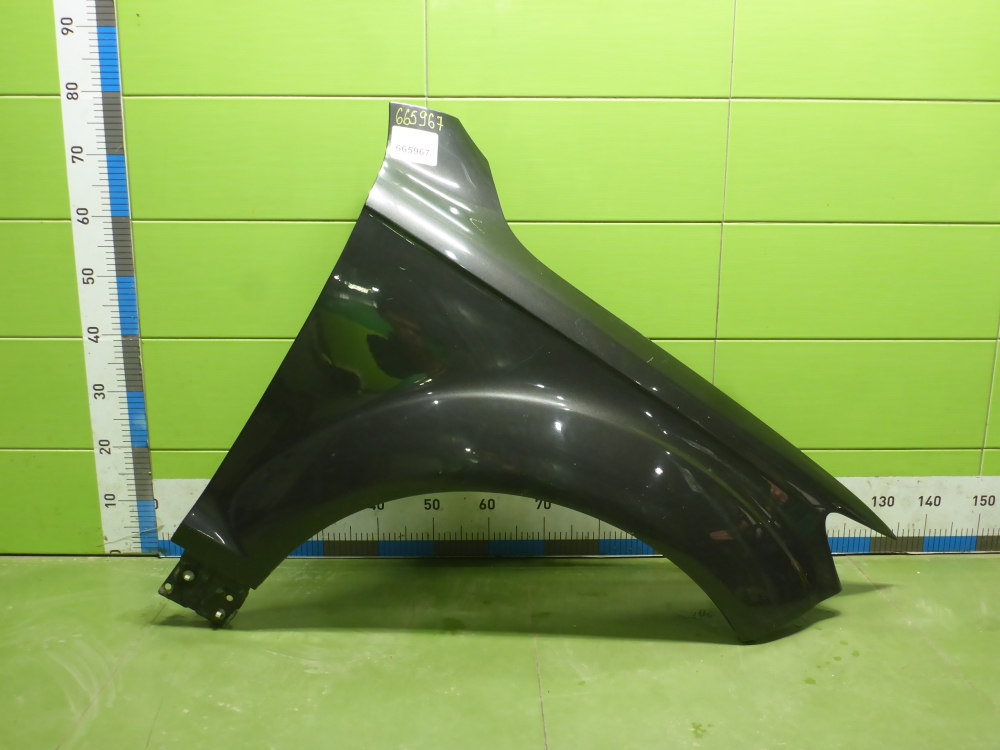 Крыло переднее правое