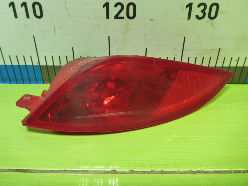 Фонарь задний в бампер правый