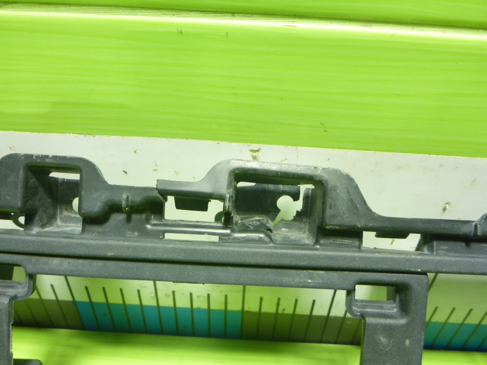 Решетка в бампер центральная