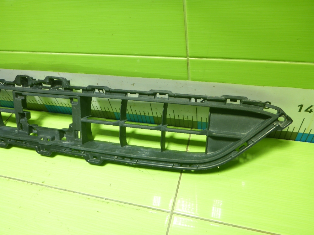 Решетка в бампер центральная