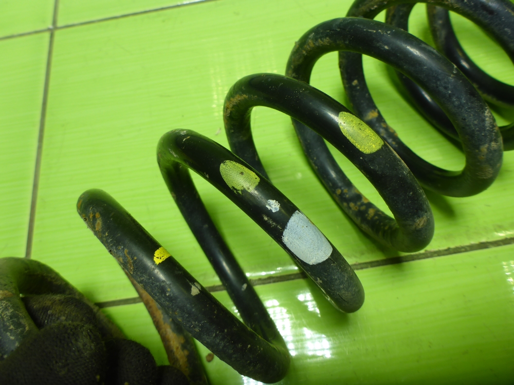 Пружина задняя