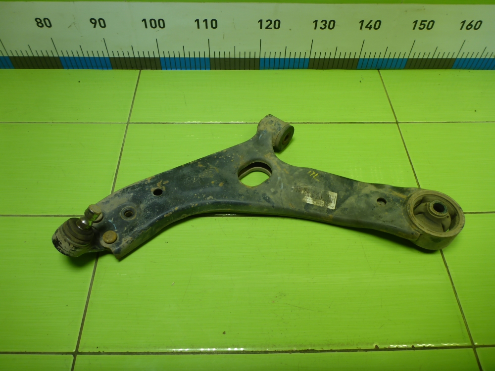 Рычаг передний левый