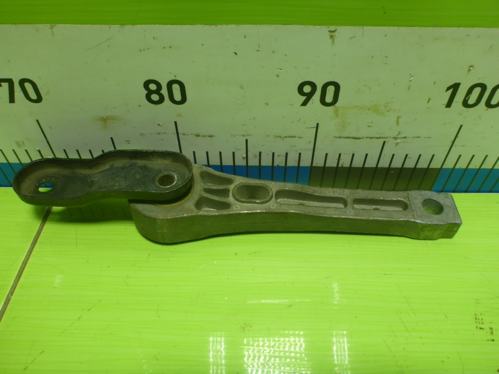 Опора двигателя задняя