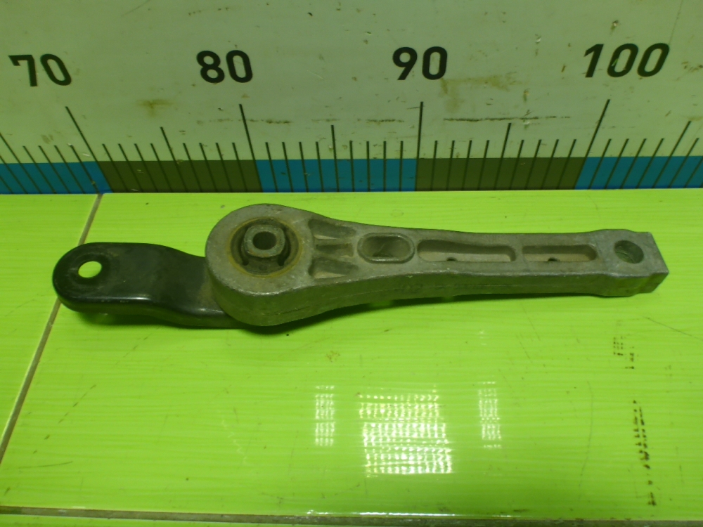 Опора двигателя задняя