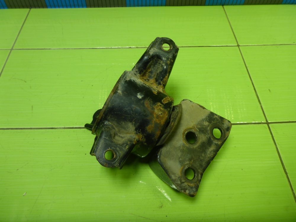 Опора КПП левая