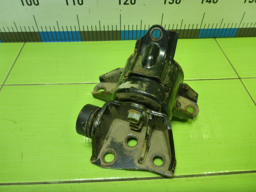 Опора КПП левая