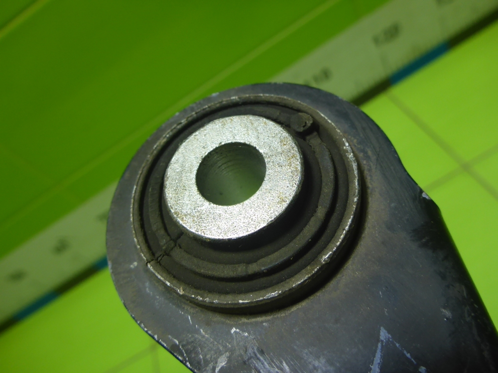 Тяга задняя поперечная