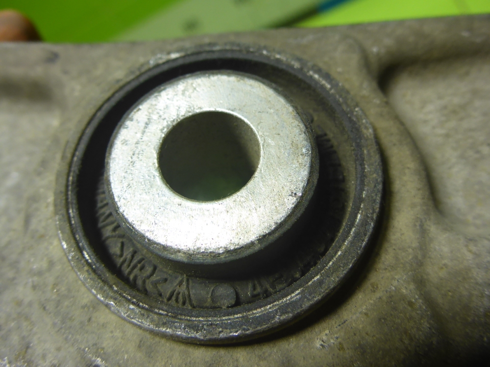 Рычаг передний правый