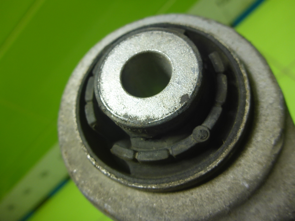 Рычаг передний правый