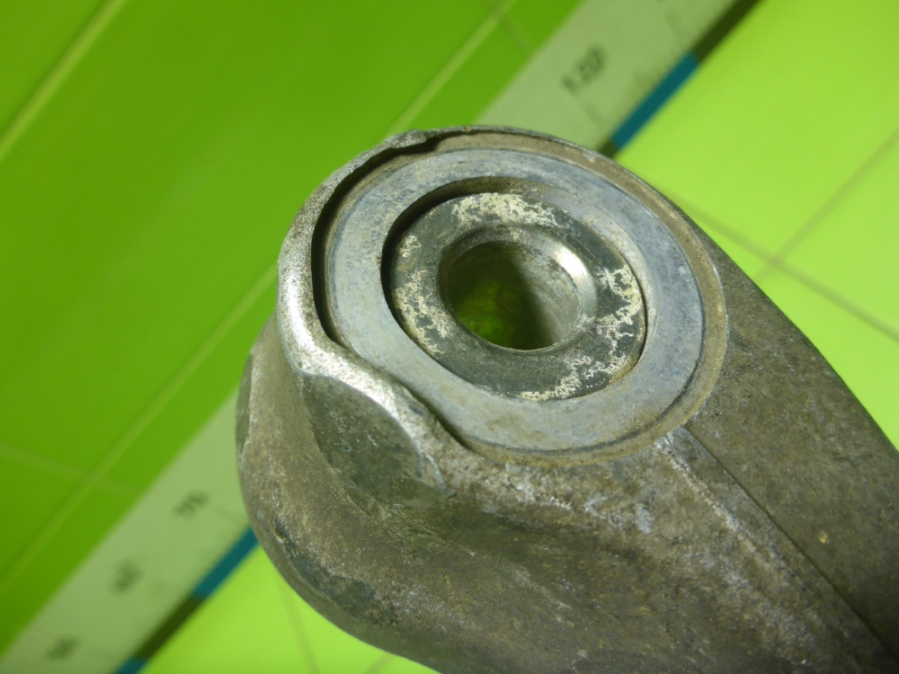 Рычаг передний правый