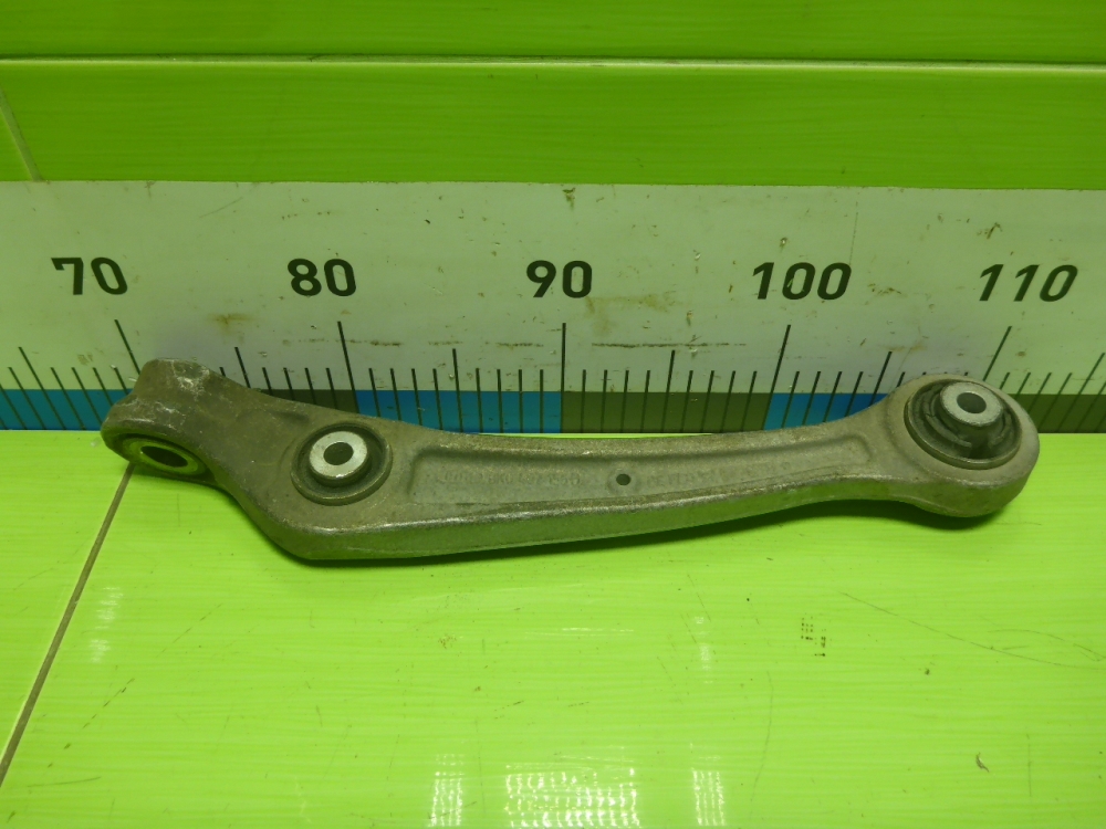 Рычаг передний правый