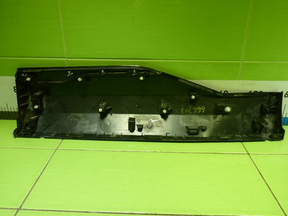 Накладка двери задней правой