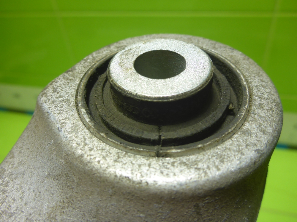 Рычаг задний верхний