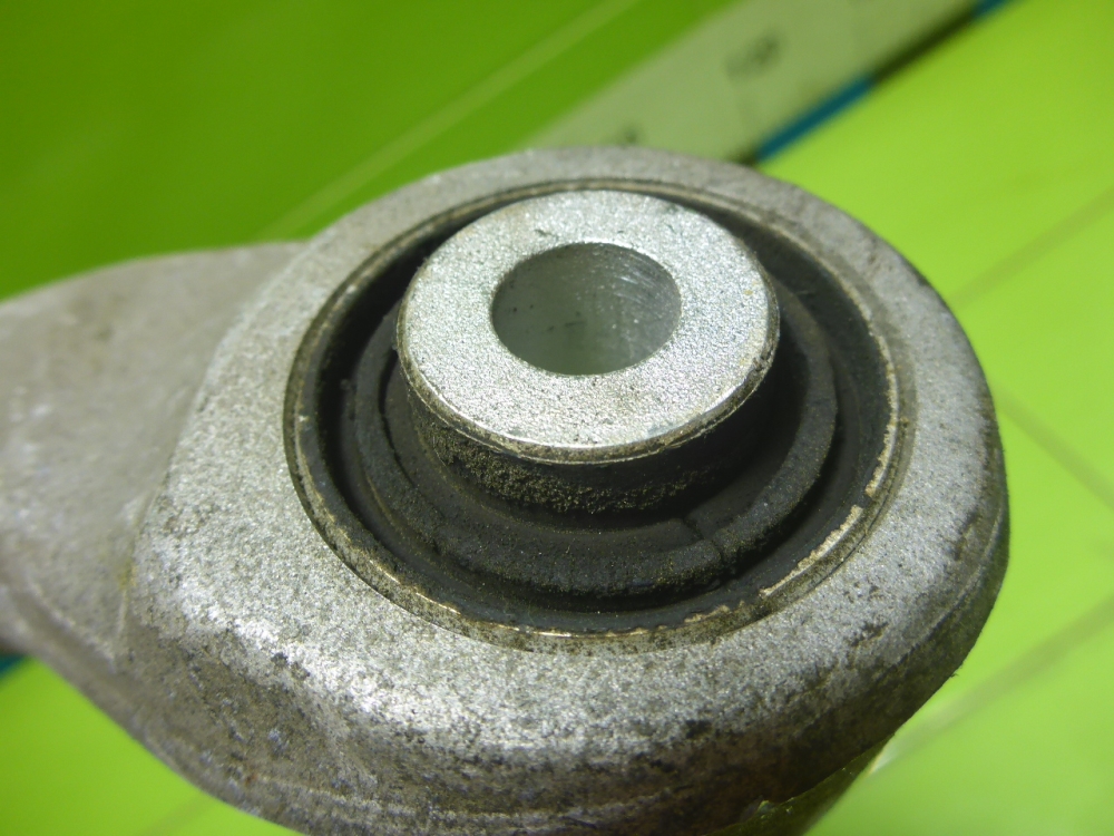 Рычаг задний верхний