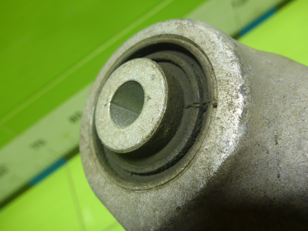 Рычаг задний верхний