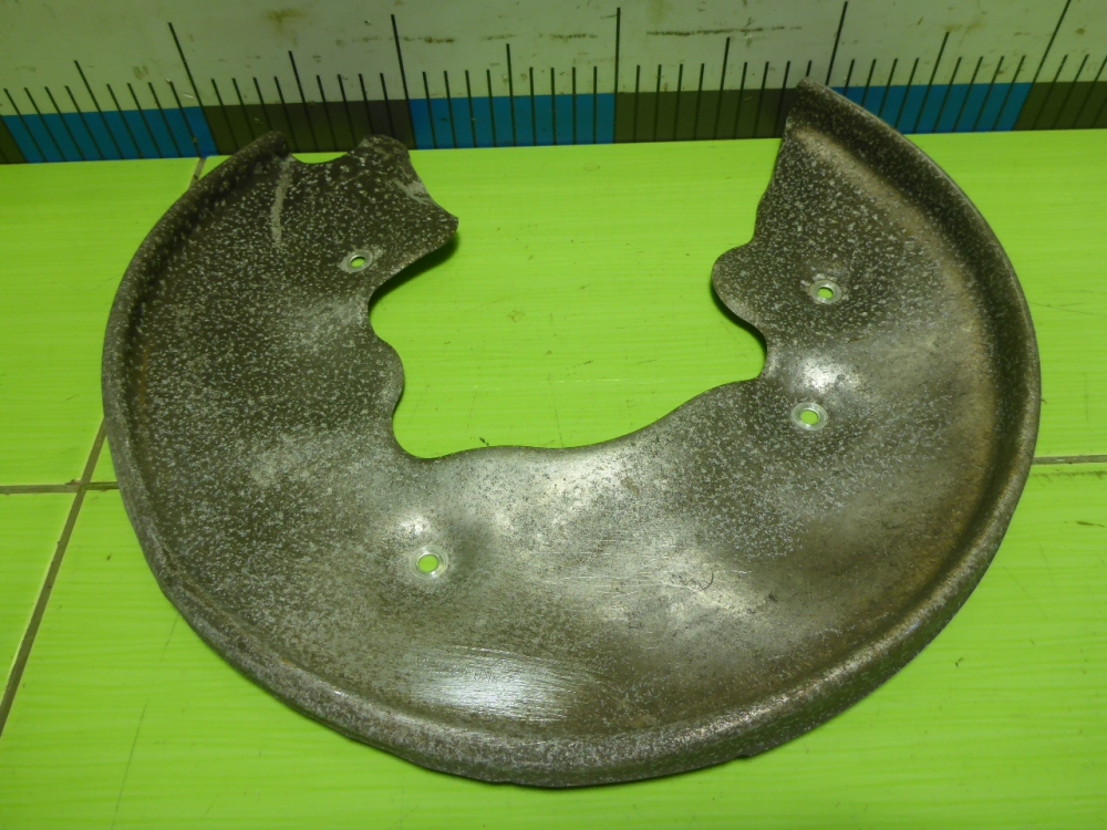 Щит опорный передний левый