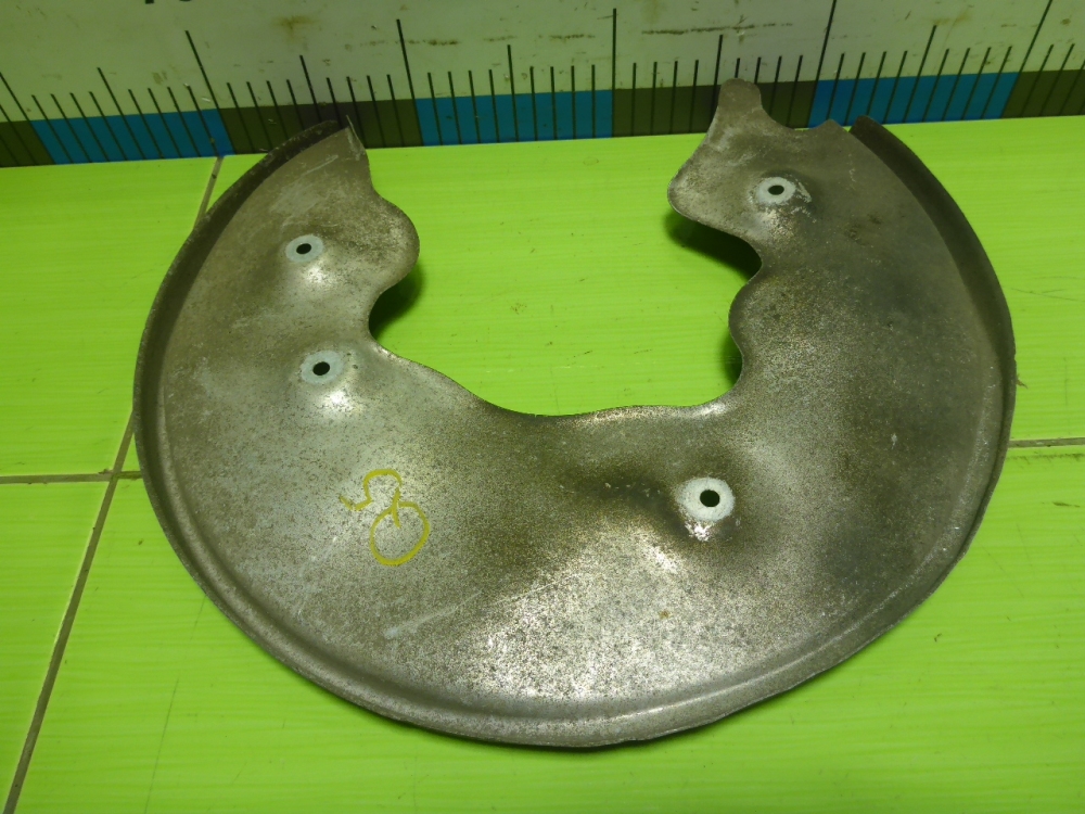 Щит опорный передний левый