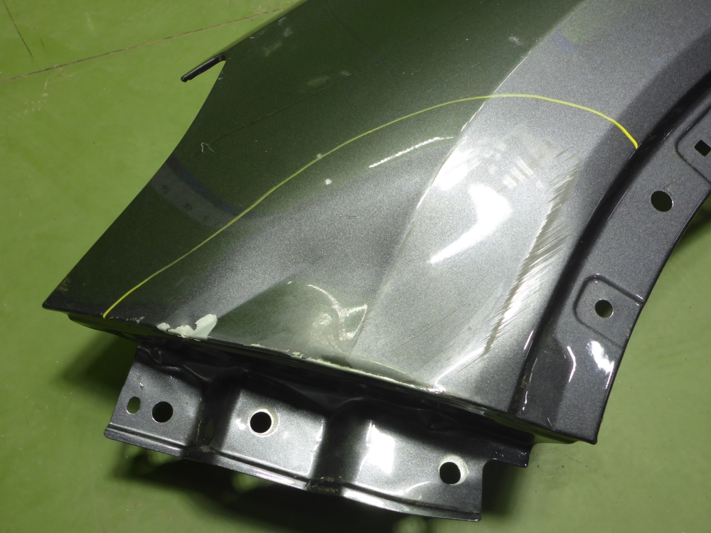 Крыло переднее левое