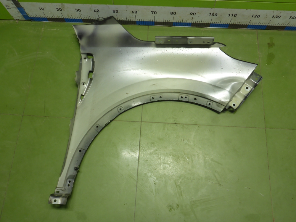 Крыло переднее левое