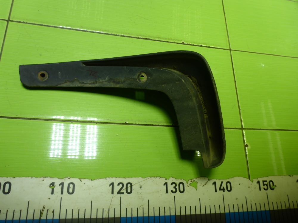 Брызговик задний левый