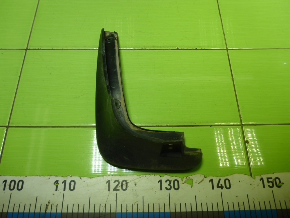 Брызговик задний левый