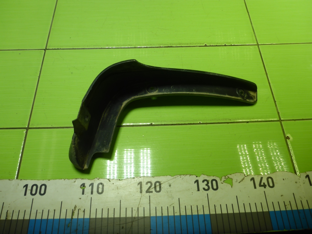 Брызговик задний левый