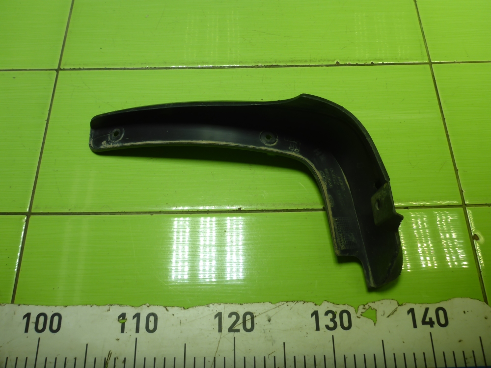 Брызговик передний правый