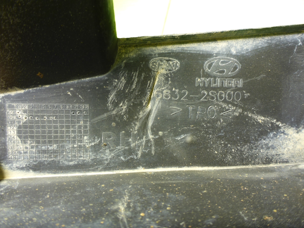 Брызговик передний правый