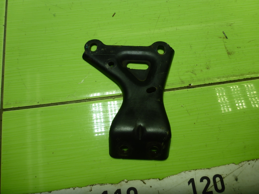 Кронштейн впускного коллектора