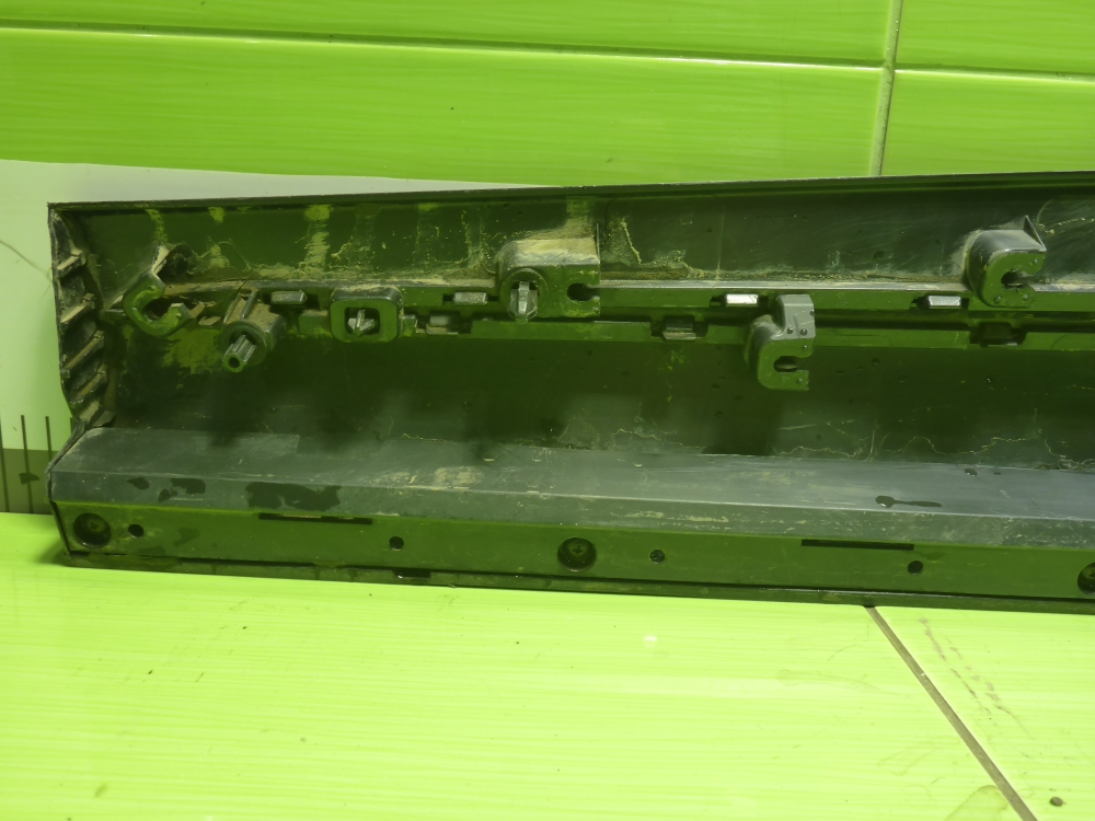 Накладка двери передней правой