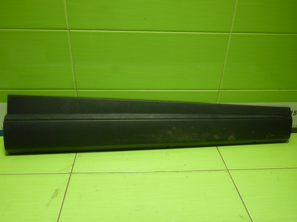 Накладка двери передней правой