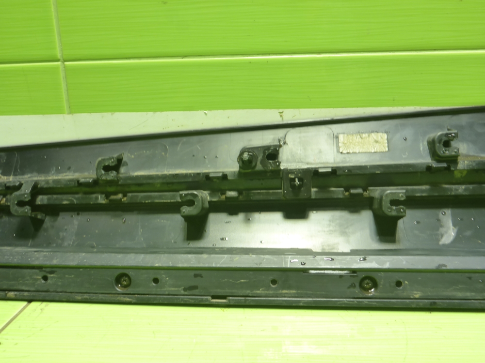 Накладка двери передней правой