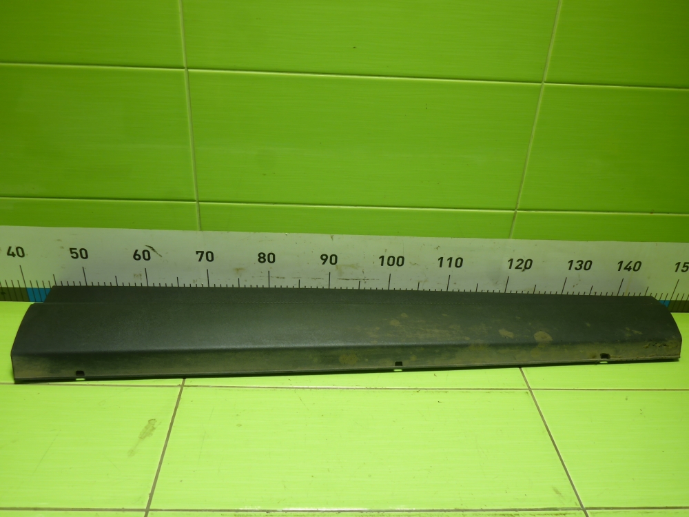 Накладка двери передней правой