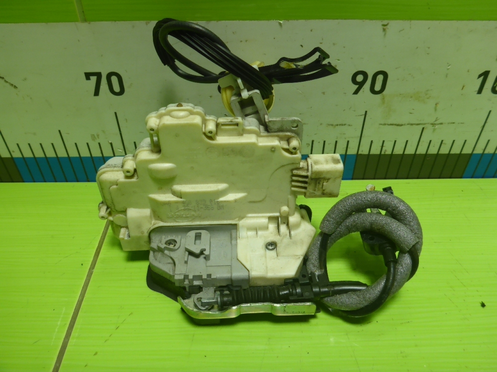 Замок двери задней правой