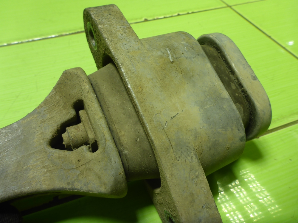 Опора двигателя задняя