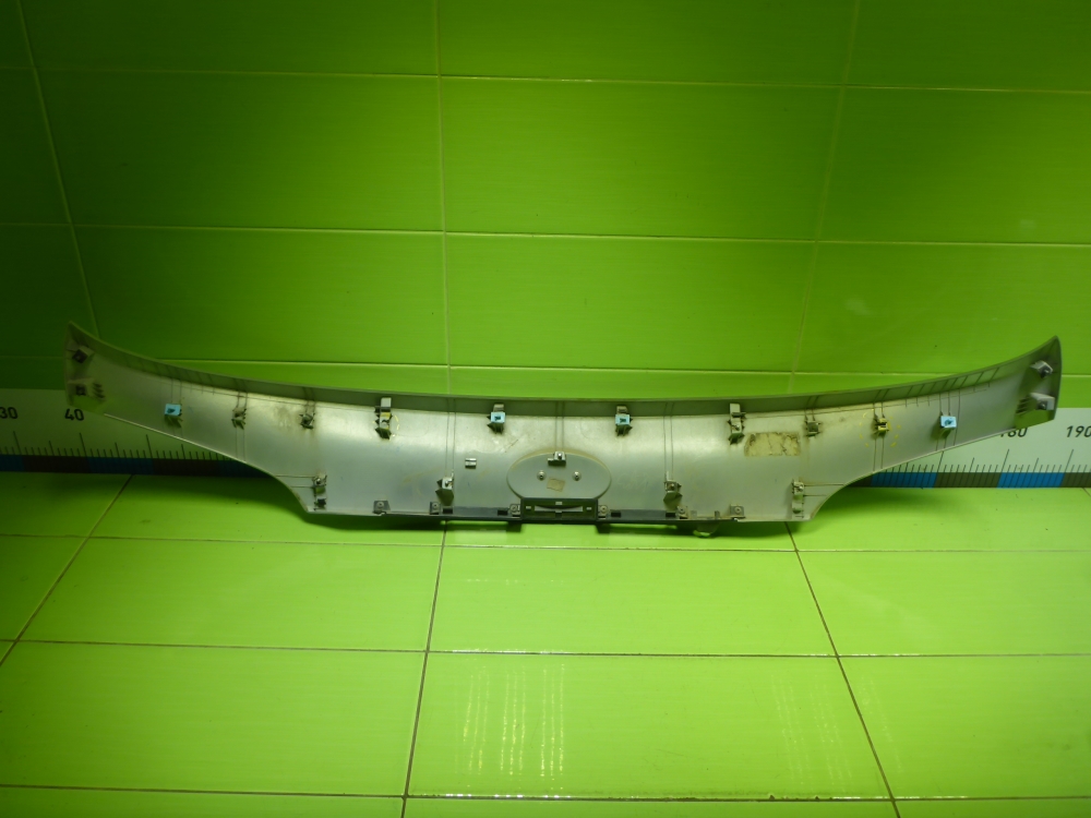 Накладка двери багажника