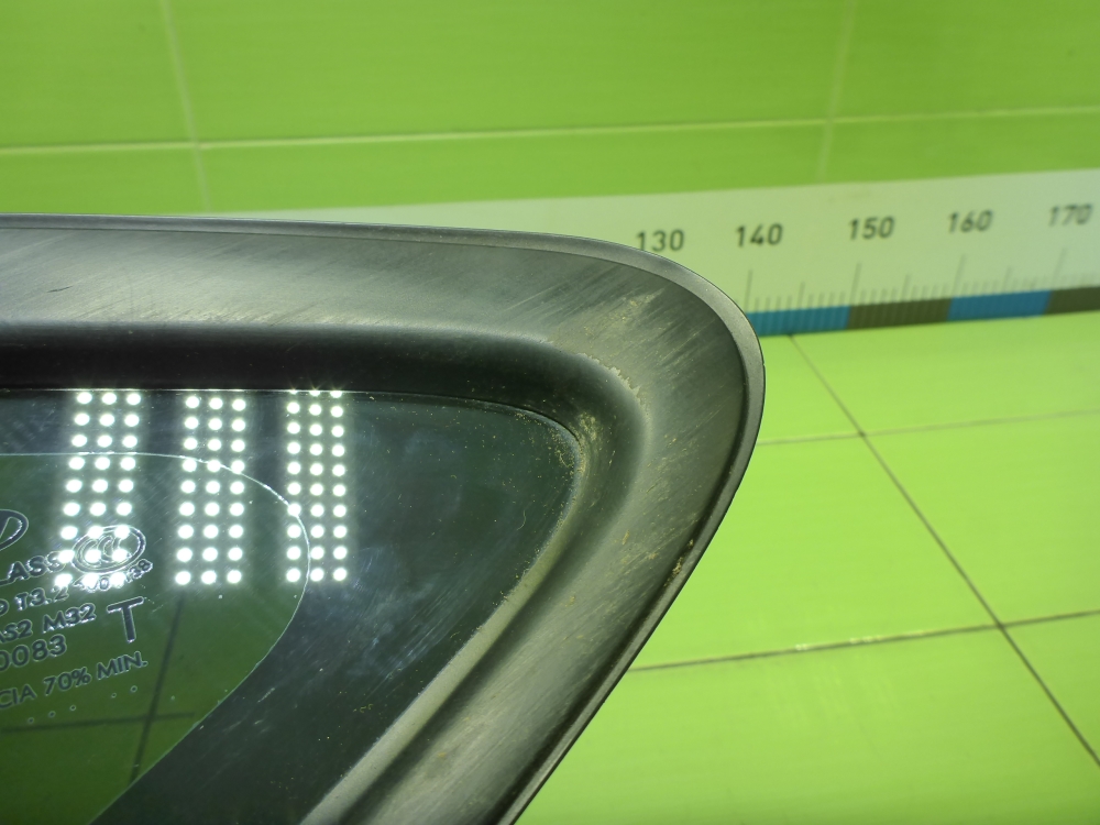 Стекло кузовное глухое левое